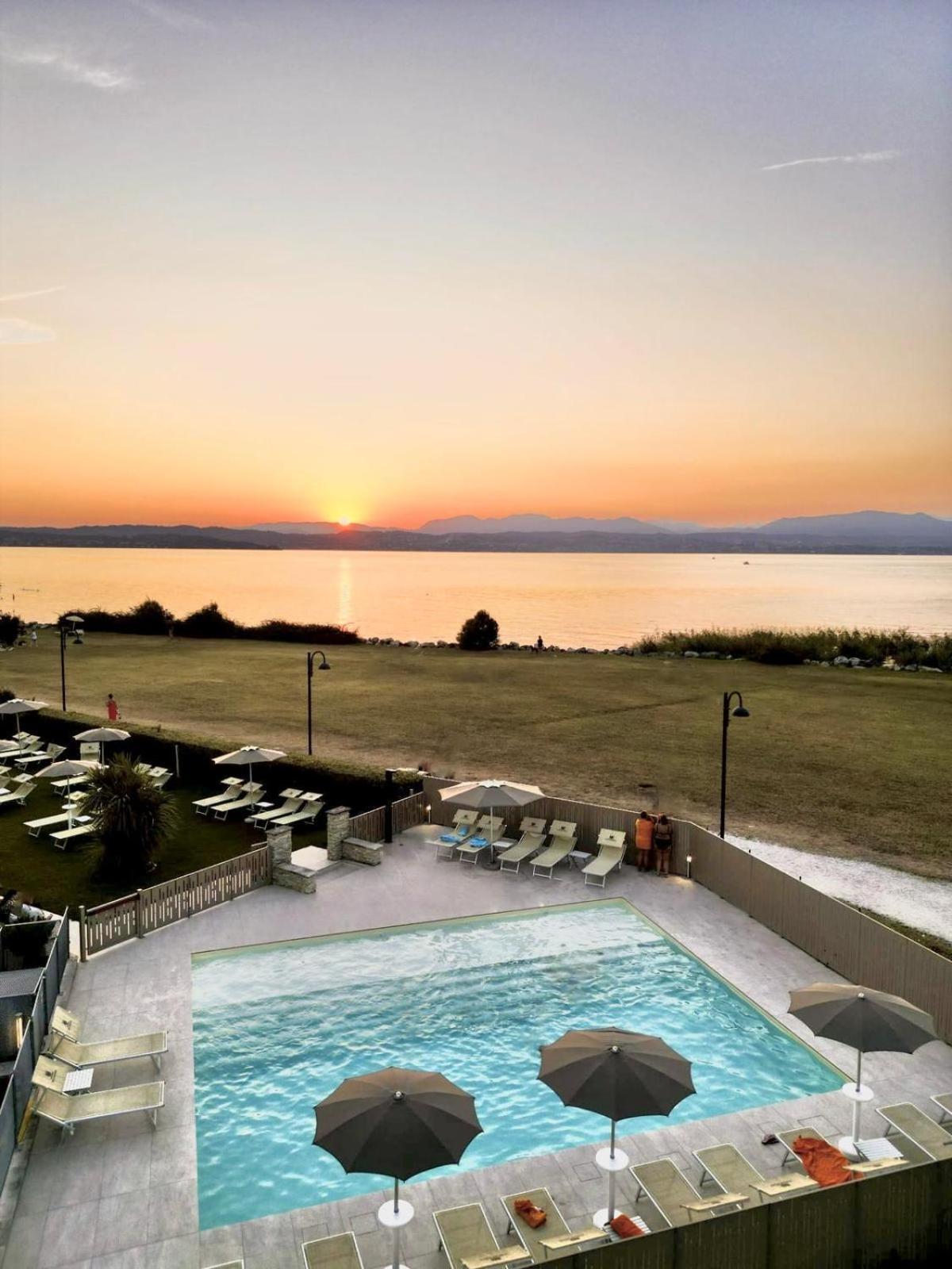 Appartamenti Residence Tulipano Sirmione Exterior foto
